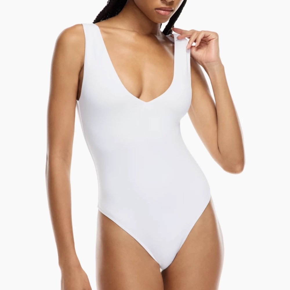 Babaton Contour v neck bodysuit white xxs